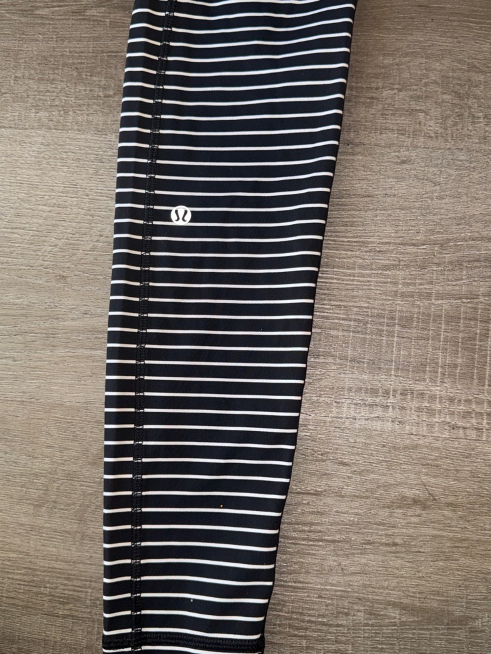 Lululemon Runday Crop Leggings - Parallel Stripe Black/White - Size 8 - Picture 11 of 12